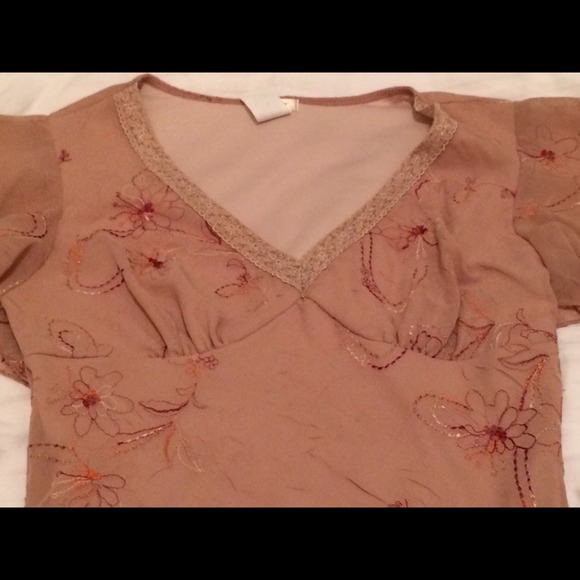 Great floral top with flowy sheer sleeves! - Picture 2 of 2