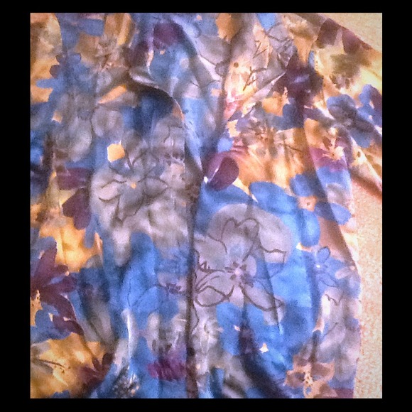 Silk, flower printed, button up💙