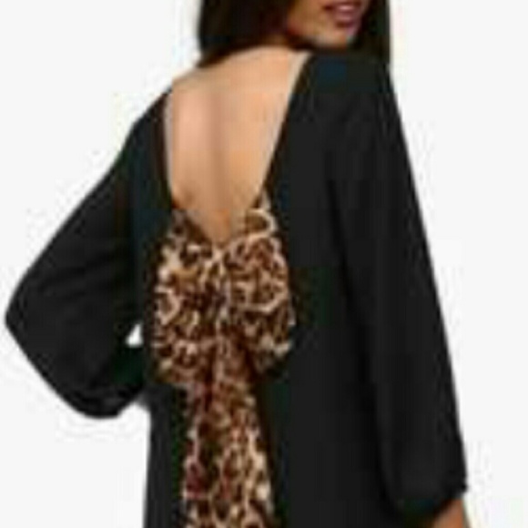 Cute black silky dress shirt w/leopard bow