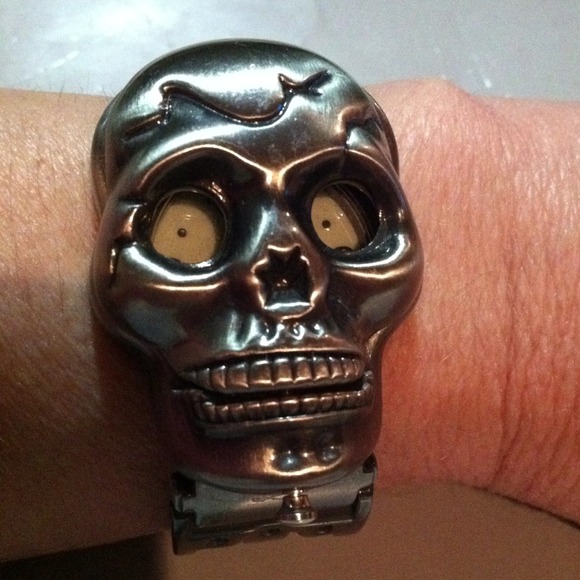 Big Skull Watch W/ Lots Of Novelties & Tricks 💀 - Picture 1 of 4