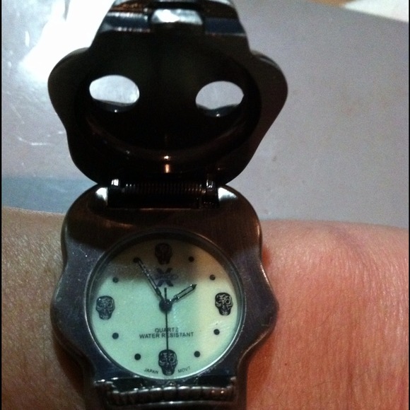 Big Skull Watch W/ Lots Of Novelties & Tricks 💀 - Picture 2 of 4