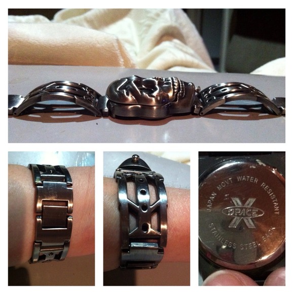 Big Skull Watch W/ Lots Of Novelties & Tricks 💀 - Picture 3 of 4