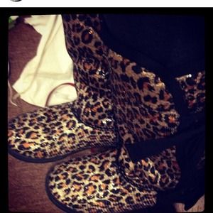 Sequin leopard fur boots