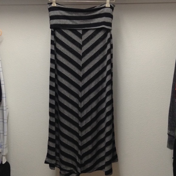 ⚠ SOLD IN BUNDLE Black and grey maxi skirt - Picture 1 of 1