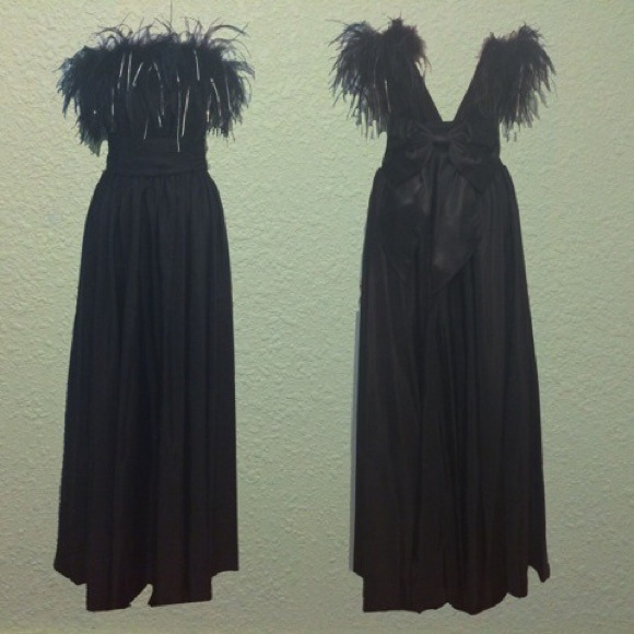 Roberta California Vintage Black Feathered Gown - Picture 2 of 7