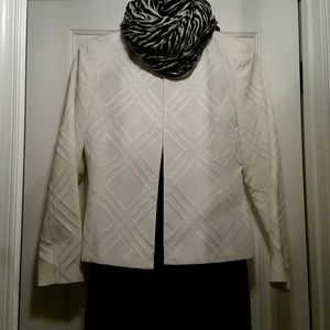 PRICE DROPCalvin Klein White Textured Jacket