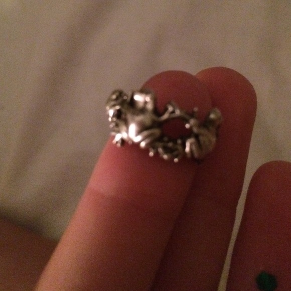 Real silver frog ring🐸