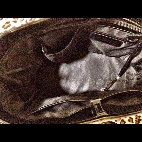 ❌SOLD❌Authentic Michael Kors Tote - Picture 2 of 4