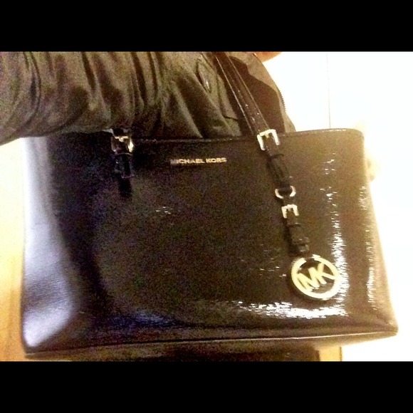 ❌SOLD❌Authentic Michael Kors Tote - Picture 4 of 4
