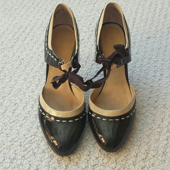 Anne Klein patent pumps