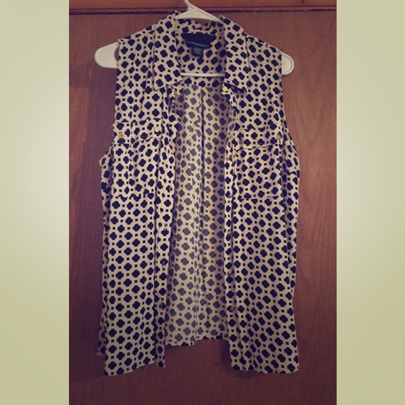 Cute no sleeve blouse