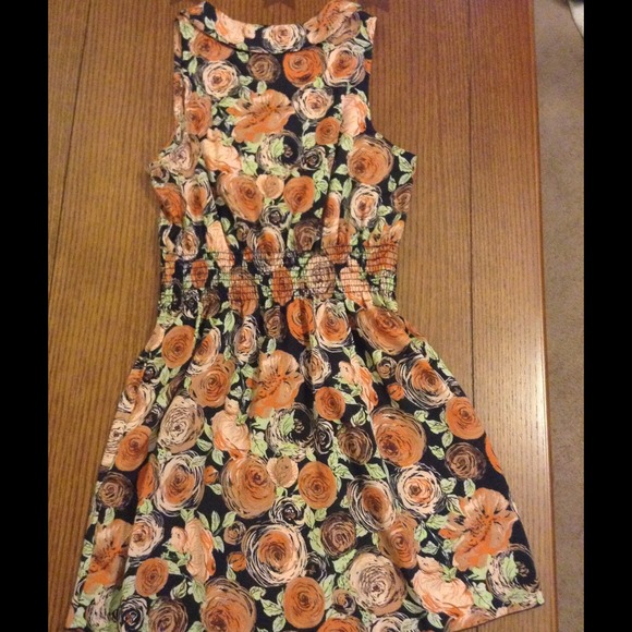 Cute Flower Summer Dress - Picture 3 of 4