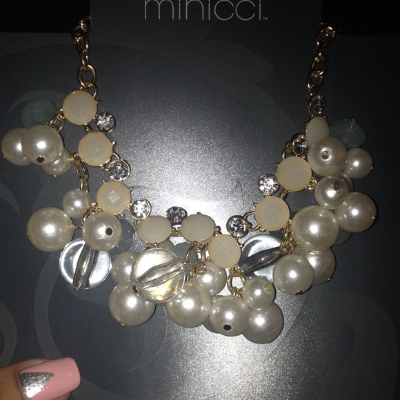 beautiful pearl necklace