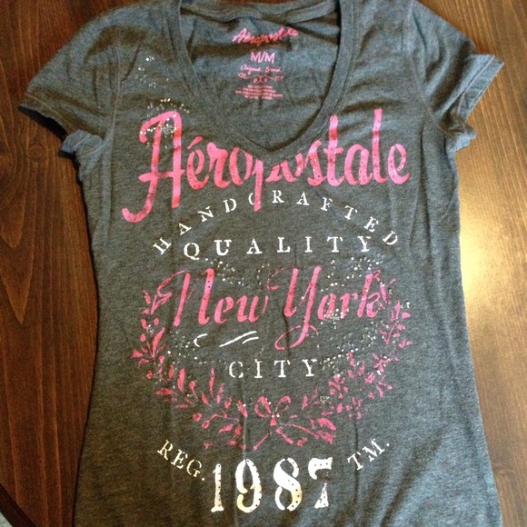 Aeropostale v neck