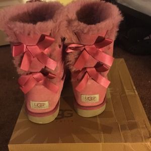 Need to sale  today offers up‼️‼️‼️Sangria ugg