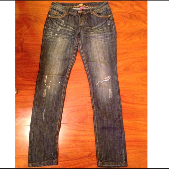 NWOT Cute dark denim jeans w rips & studs 😇