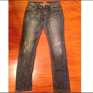 NWOT Cute dark denim jeans w rips & studs 😇