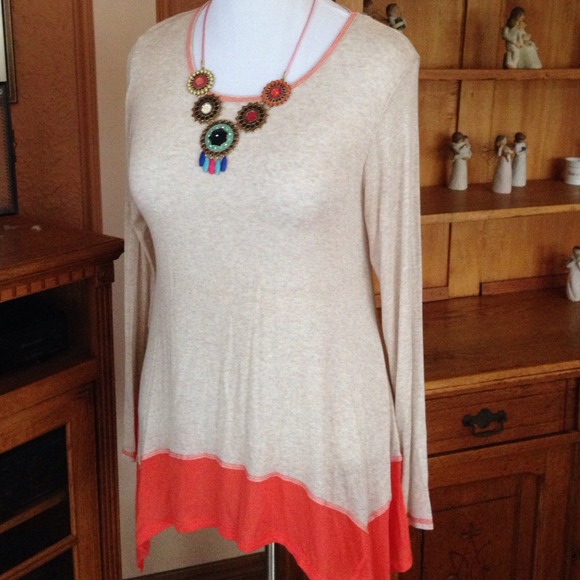 🎀 2 X HOST PICK 🎀 Oatmeal and coral top