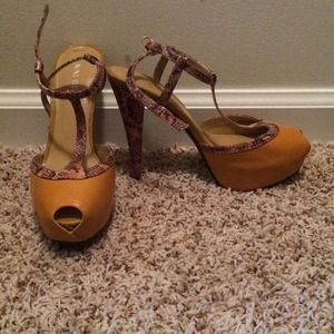 Nine West mustard snake print heels