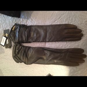 Leather gloves