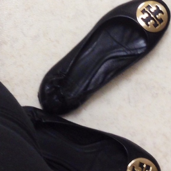Black tory burch flats gold emblem