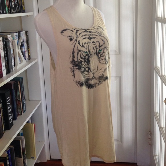 Lucky Brand Tops - Lucky Brand Tiger Tunic tank, size L