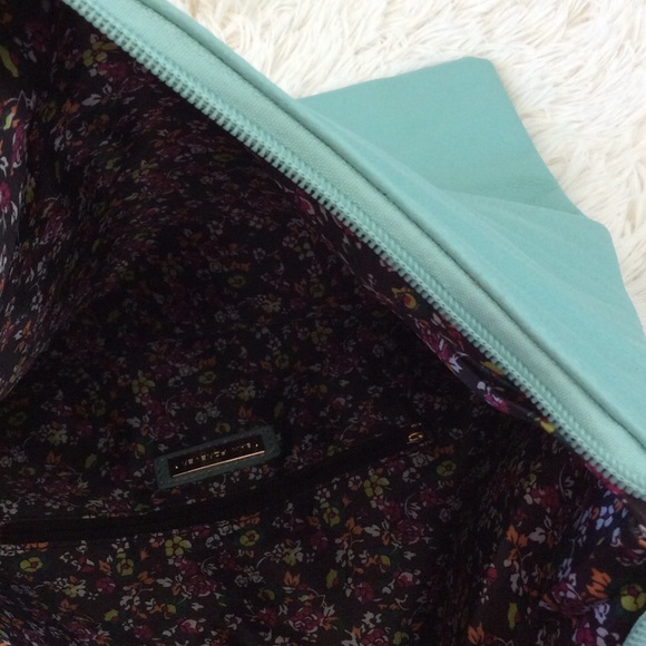 🎀Rollover Mint Green Clutch Purse🎀 - Picture 3 of 4