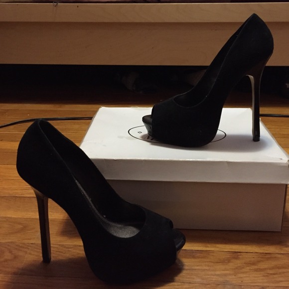 Steve Madden Black Suede Heels!! Like Brand New!