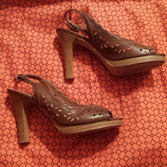 Brow strap heel