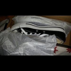 Black and white Converse Woman's