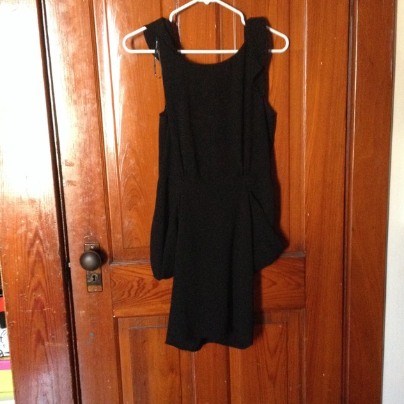 Cute black dress!