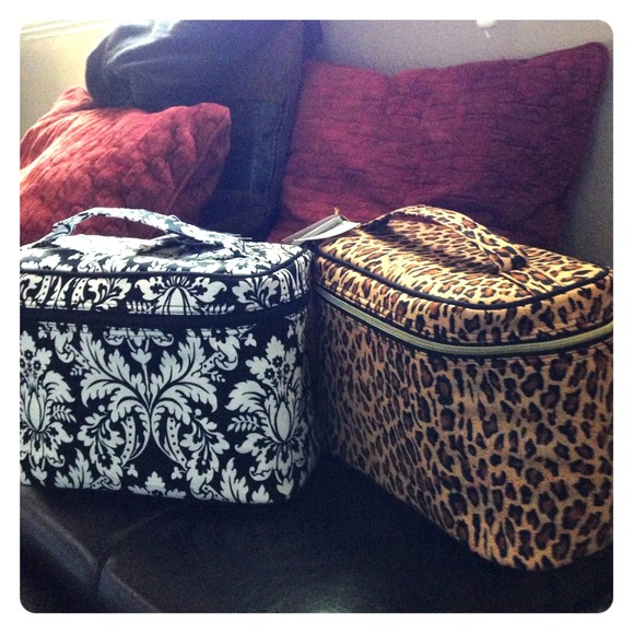 Accessories - Huge cosmetic bag