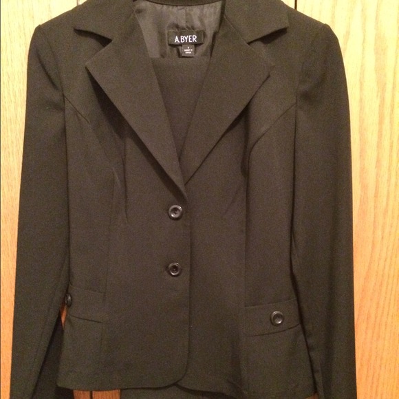 Black suit - Picture 2 of 4