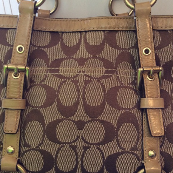 Purse. ❌SOLD IN BUNDLE❌ - Picture 2 of 2