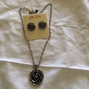 Set of earring and necklace