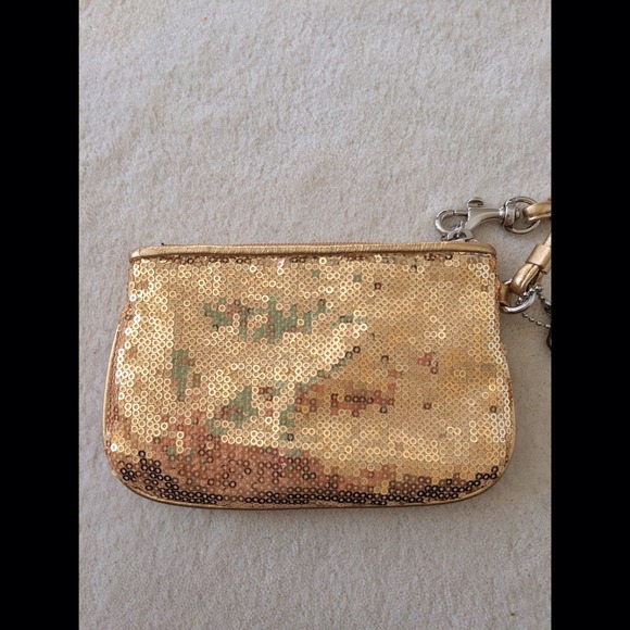 SALE‼️Coach Sequin Wristlet NWOT - Picture 2 of 4