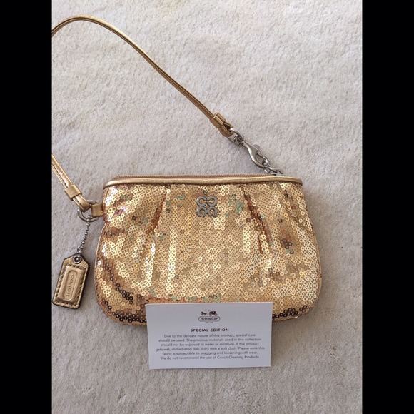 SALE‼️Coach Sequin Wristlet NWOT - Picture 4 of 4