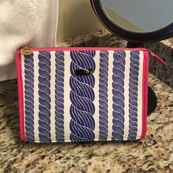 ❌SOLD❌Vineyard Vines makeup bag