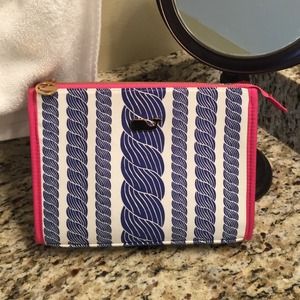 ❌SOLD❌Vineyard Vines makeup bag
