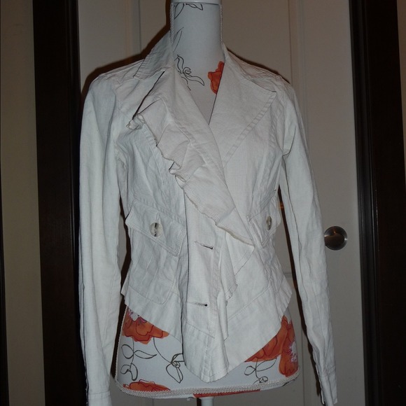 CAbi ruffle up linen blazer. Size small.