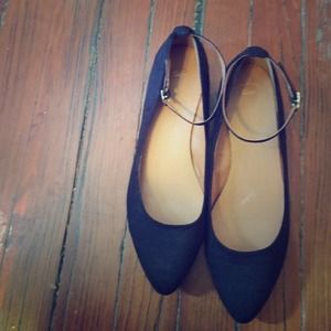 gap black flats