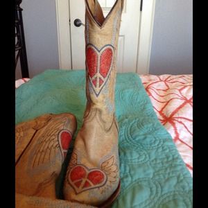 I'm am selling corral teen boots