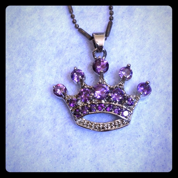 Lovely 18KGP white gold Crown queen purple pendant - Picture 1 of 2
