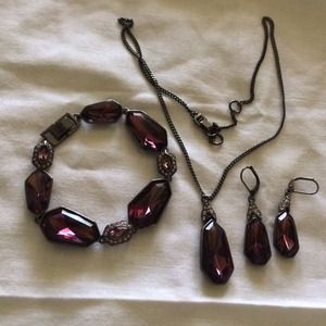 Marsala color, set necklace, bracelet and earring.