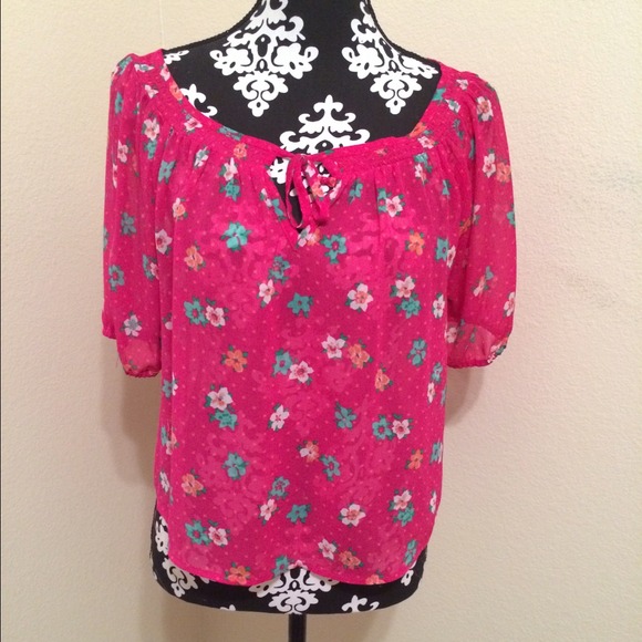 1/2 a sleeve fluorescent top