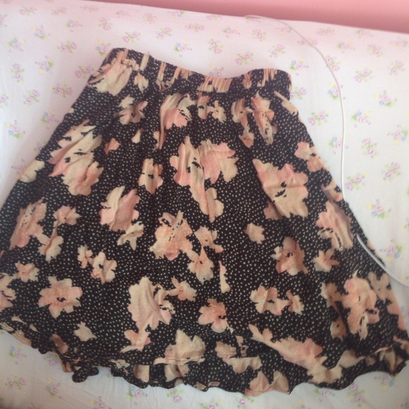 Flows floral skirt