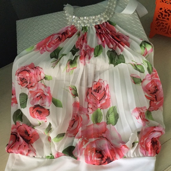 Floral print shirt.