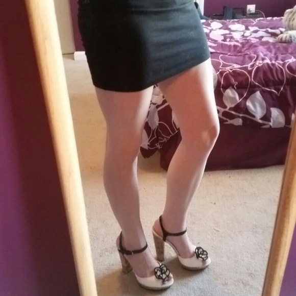 NINE & CO Heels - Picture 3 of 3