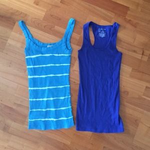 Bundle of 2 tank tops/workout tanks💙