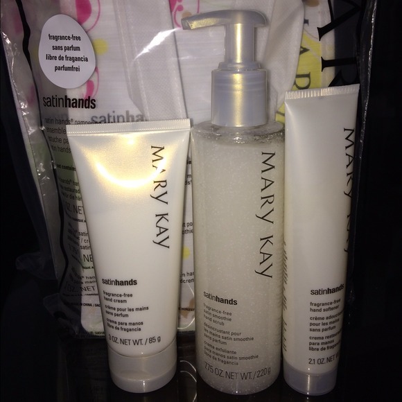 🙌 BOGO MARY KAY SATIN HANDS SETS😍